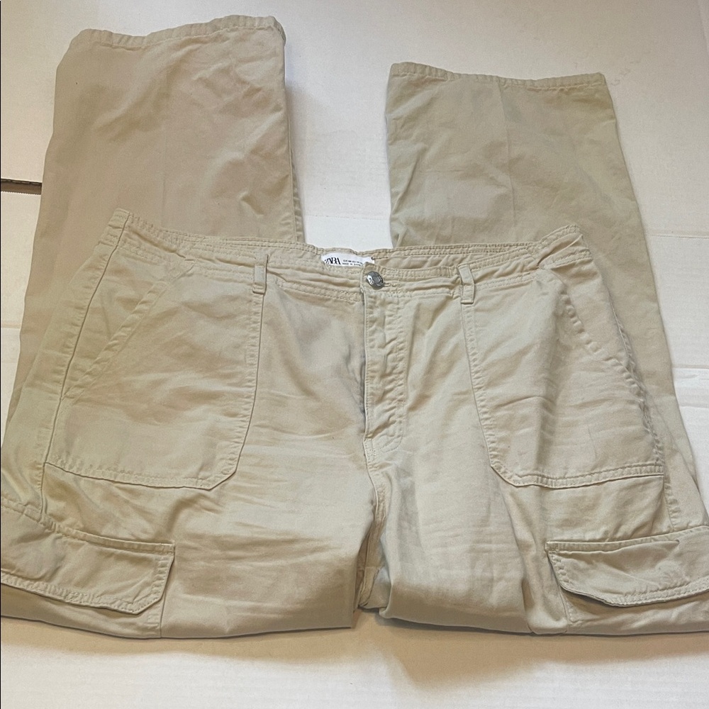 Women's Tan Cargo Pants‎